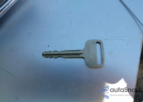 2001 Toyota Tundra Sr5 V8 z USA, uszkodzony, nr VIN 5TBBT44161S146937